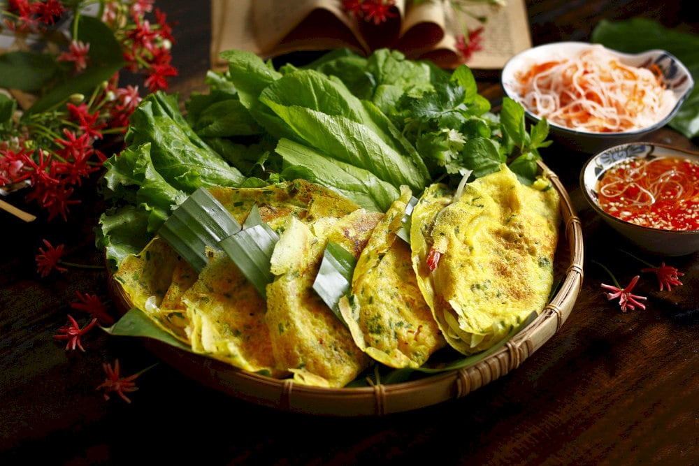 Banh Xeo, which is crispy and favourable, is a delicious dish that you shouldn't miss to try when visiting Da Nang